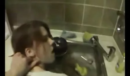 بسیاری از افراد جوان سگس واقعی از آن لذت ببرید